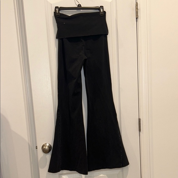 OFFLINE BY AERIE Fold Over High Rise Flare Pants Size Medium - Picture 8 of 9